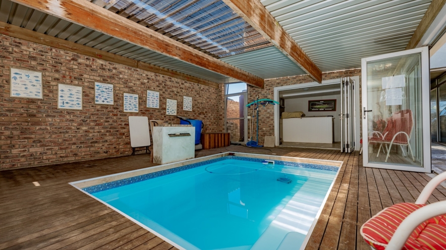 9 Bedroom Property for Sale in Struisbaai Western Cape